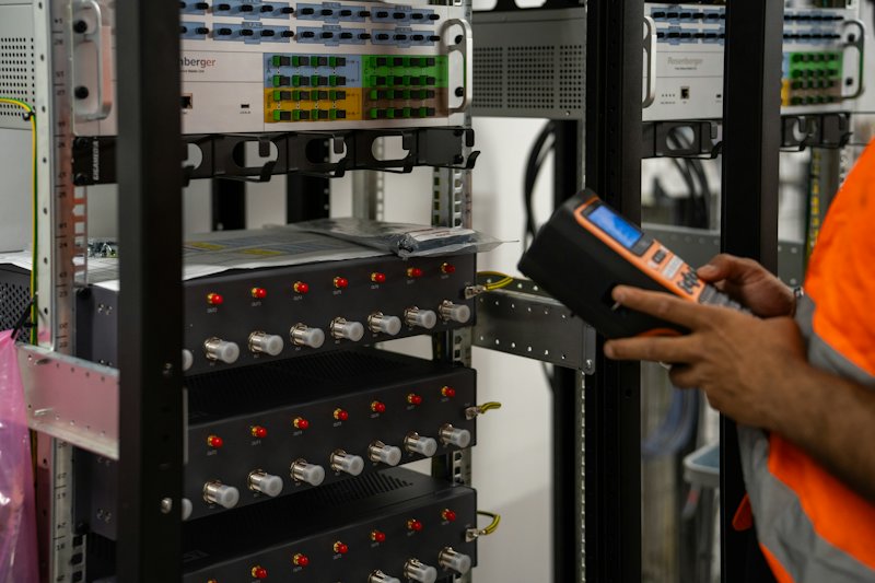 Verifica strumentale su un armadio rack